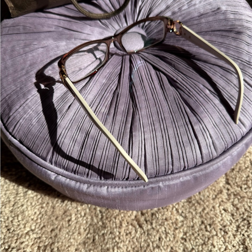 Gucci Brown Eyeglasses with Branded Bag
Deep Discount - Closing Soon. - Picture 3 of 11